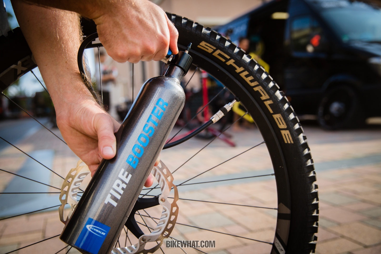 gear_schwalbe_tire_booster_1.jpg