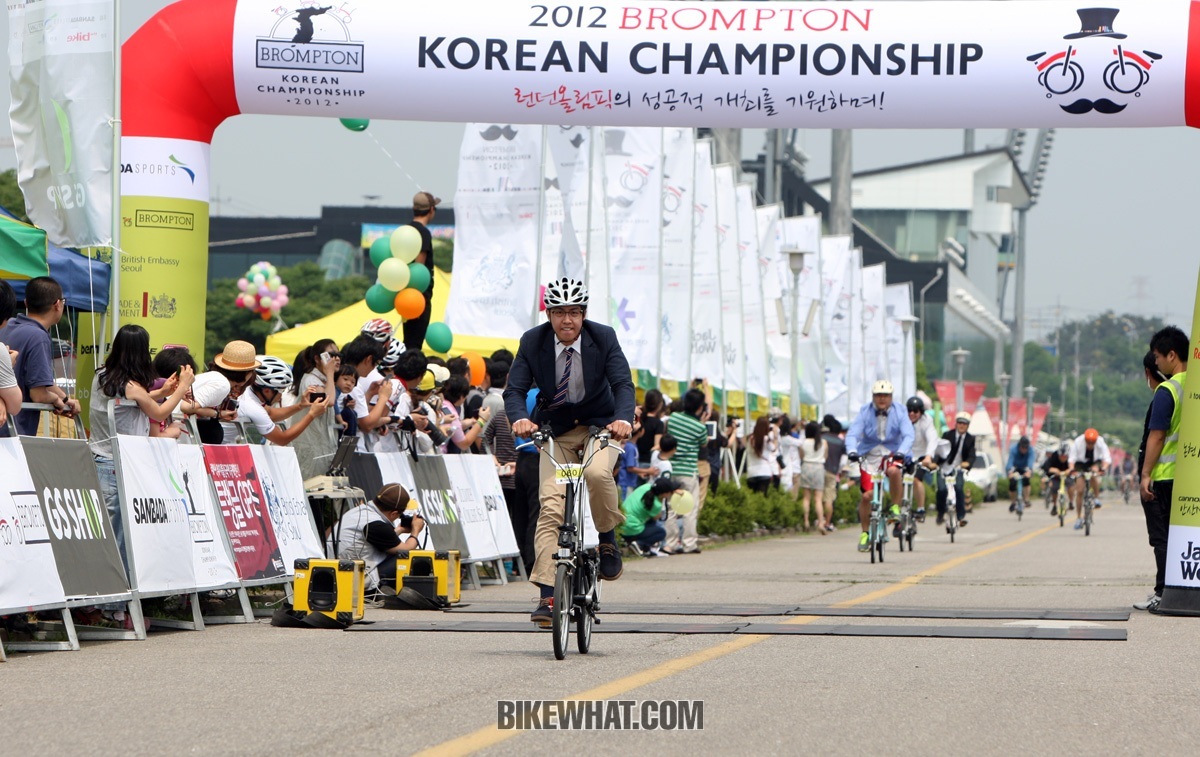 축제는 축제, 경기는 경기