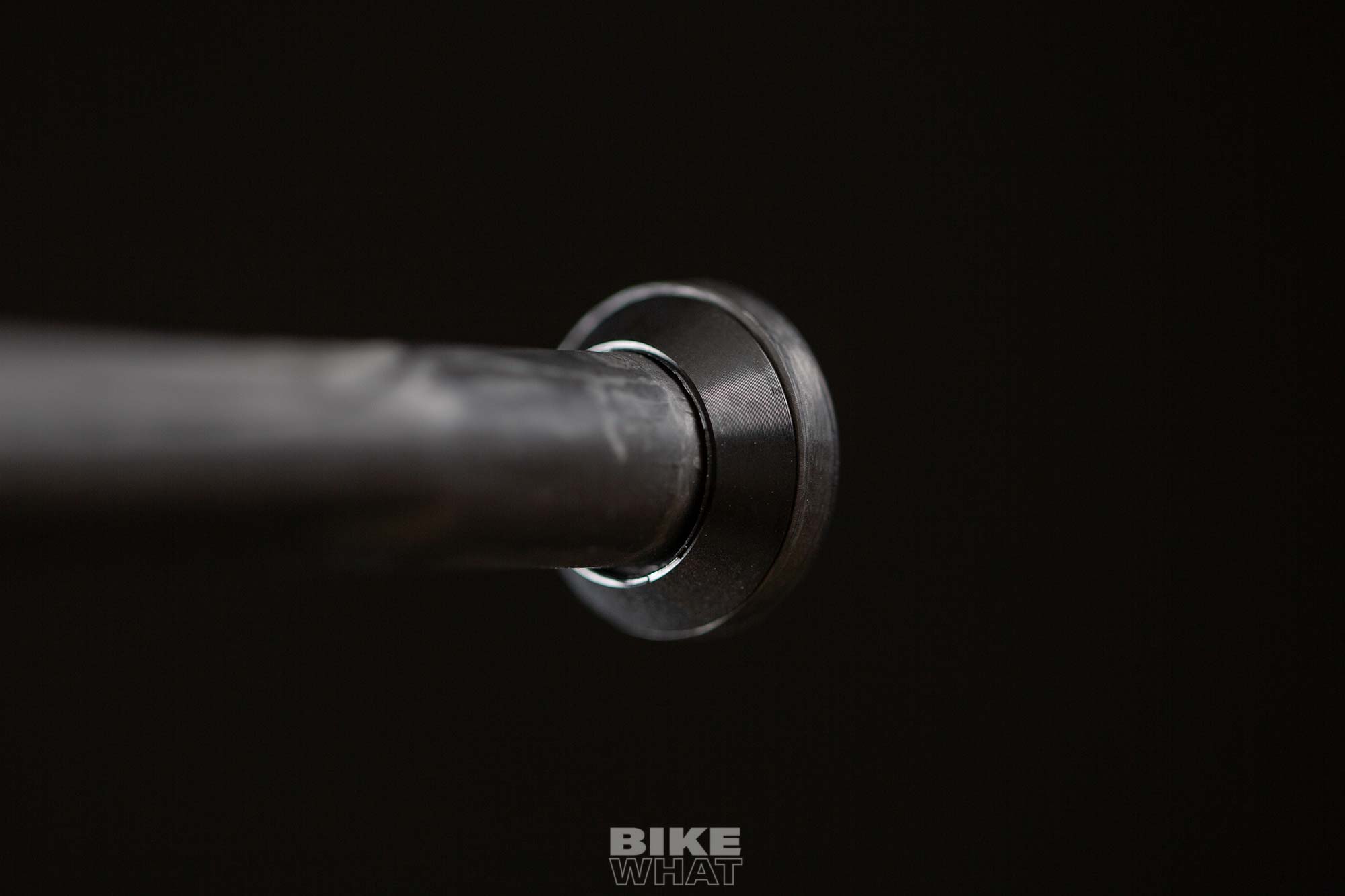 파스포츠 × 임토스 초경량 카본 스루액슬 이미지 gear_farsports_imtos_carbon_thru_axle_10