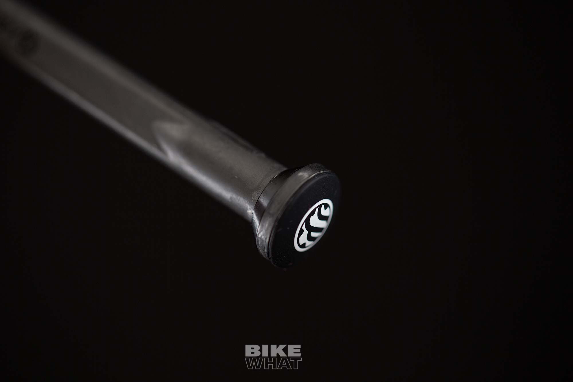 파스포츠 × 임토스 초경량 카본 스루액슬 이미지 gear_farsports_imtos_carbon_thru_axle_13