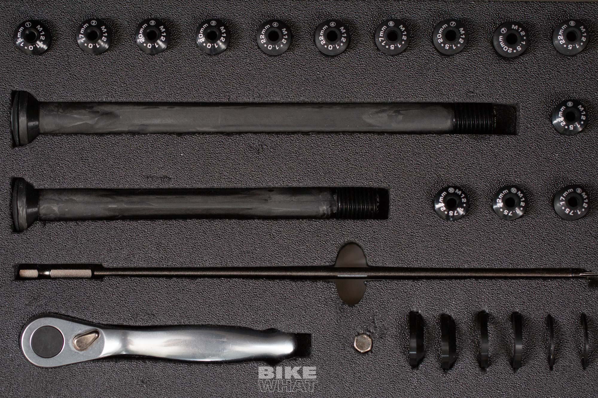 파스포츠 × 임토스 초경량 카본 스루액슬 이미지 gear_farsports_imtos_carbon_thru_axle_2