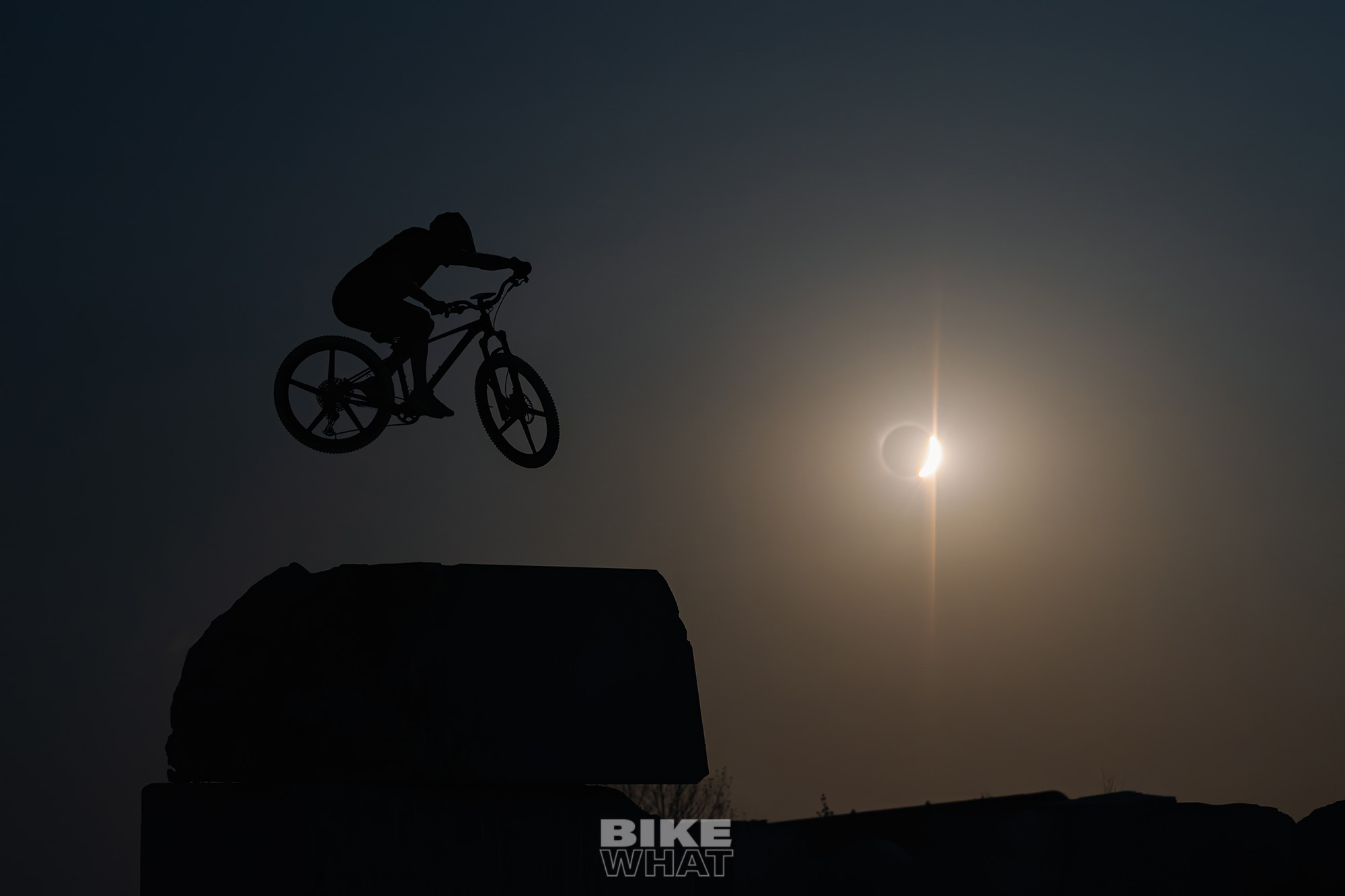 개기일식, 일생 한 번의 점프 이미지 news_One_Eclipse_David_Cachon_Once_in_a_Lifetime_2