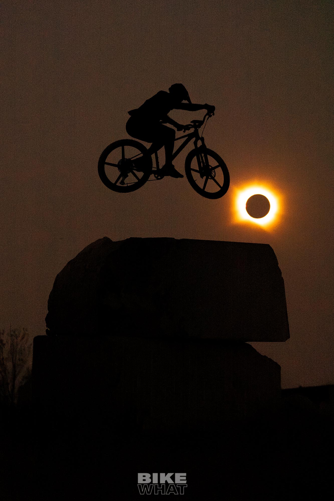 개기일식, 일생 한 번의 점프 이미지 news_One_Eclipse_David_Cachon_Once_in_a_Lifetime_4