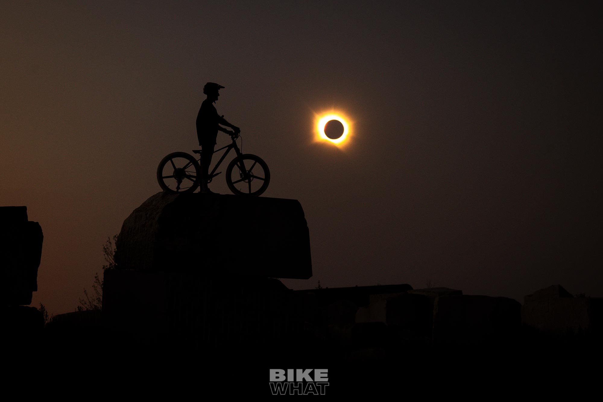개기일식, 일생 한 번의 점프 이미지 news_One_Eclipse_David_Cachon_Once_in_a_Lifetime_6
