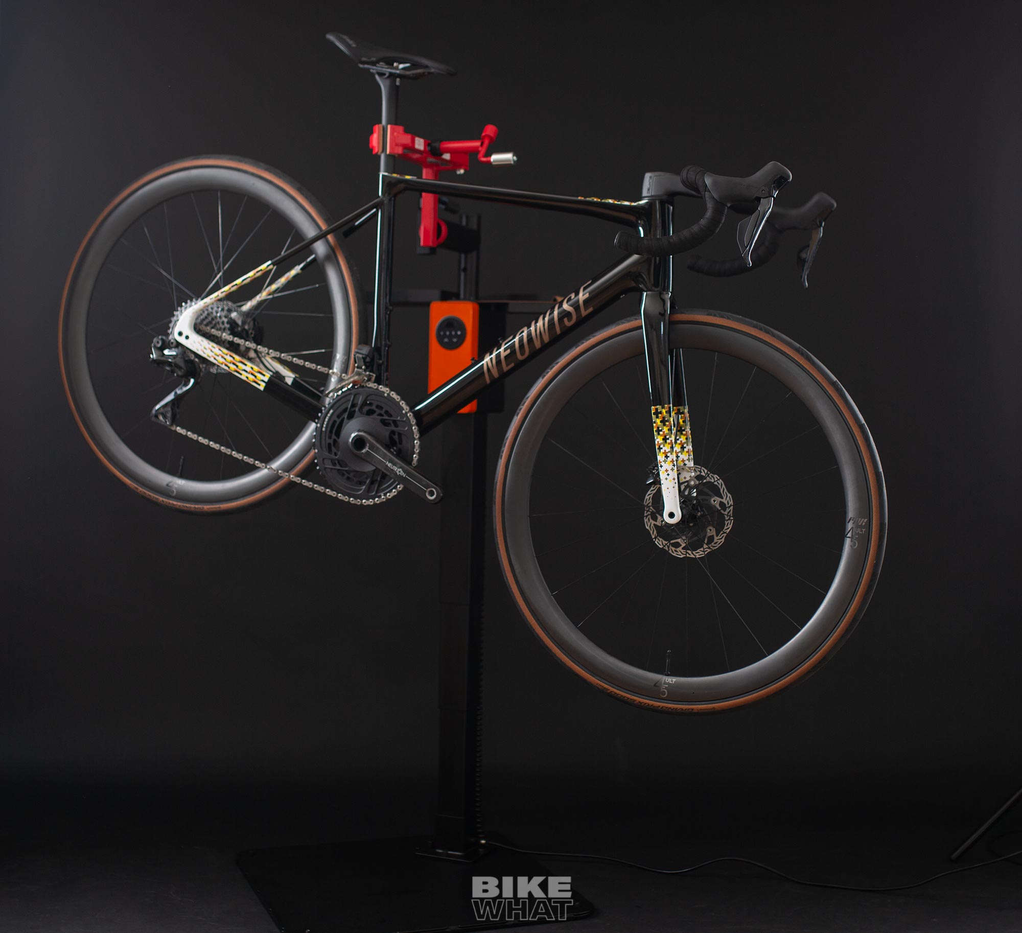 렘코 전동 바이크 리프트 리페어 스탠드 이미지 gear_remco_electric_bicycle_repair_stand_1