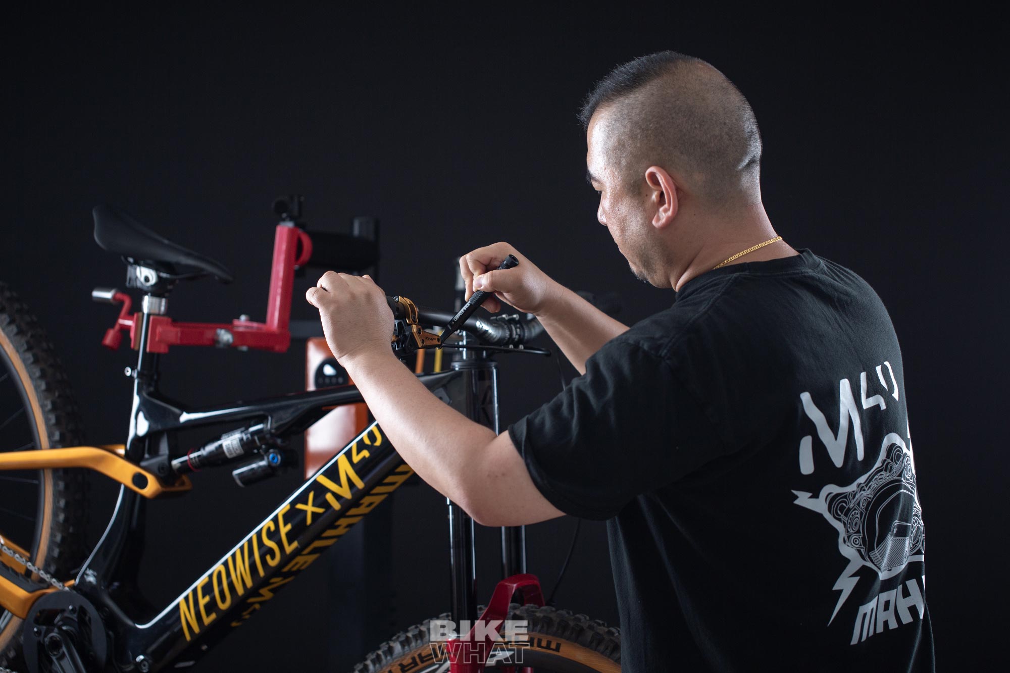 렘코 전동 바이크 리프트 리페어 스탠드 이미지 gear_remco_electric_bicycle_repair_stand_14