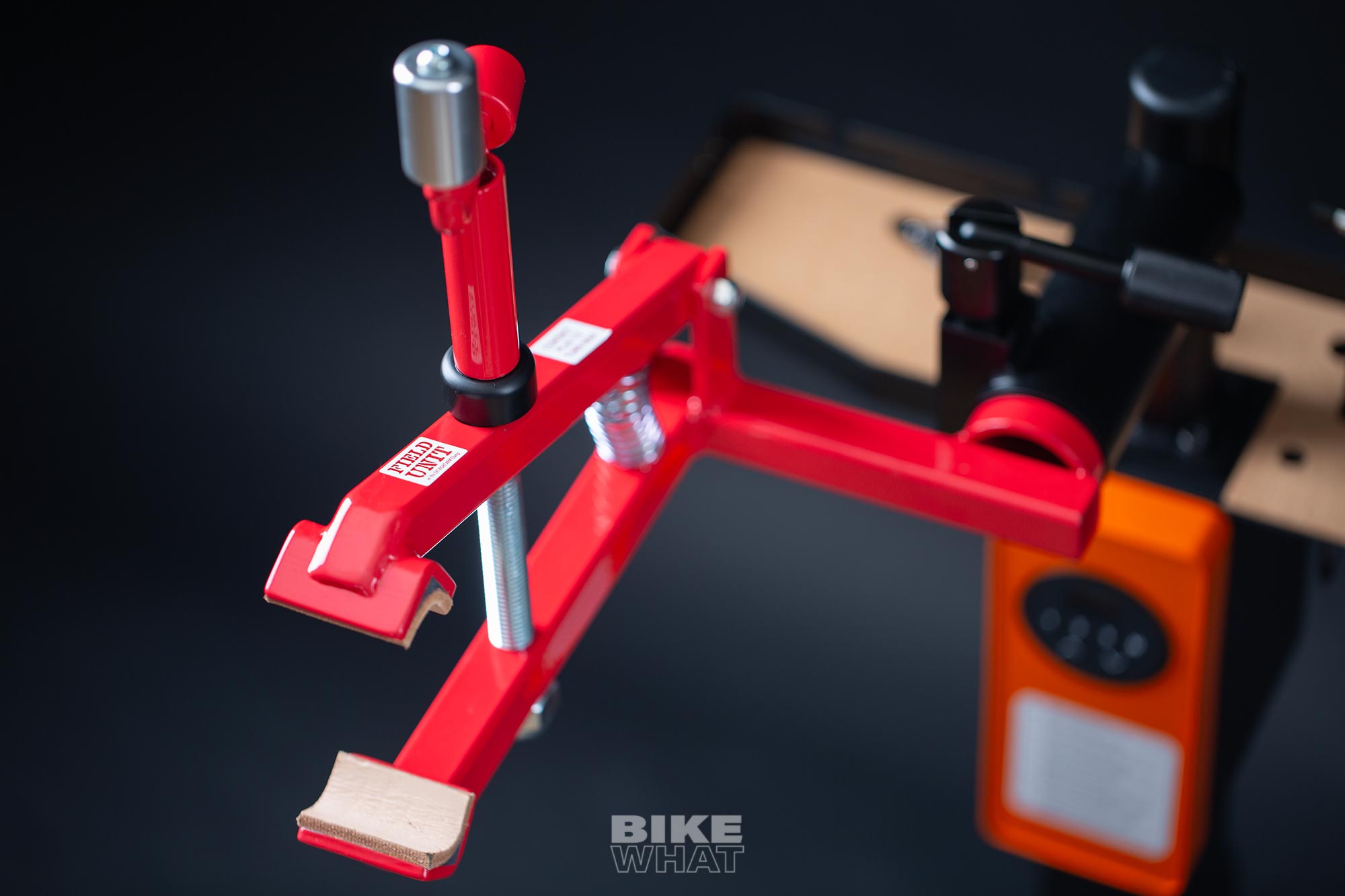 렘코 전동 바이크 리프트 리페어 스탠드 이미지 gear_remco_electric_bicycle_repair_stand_25