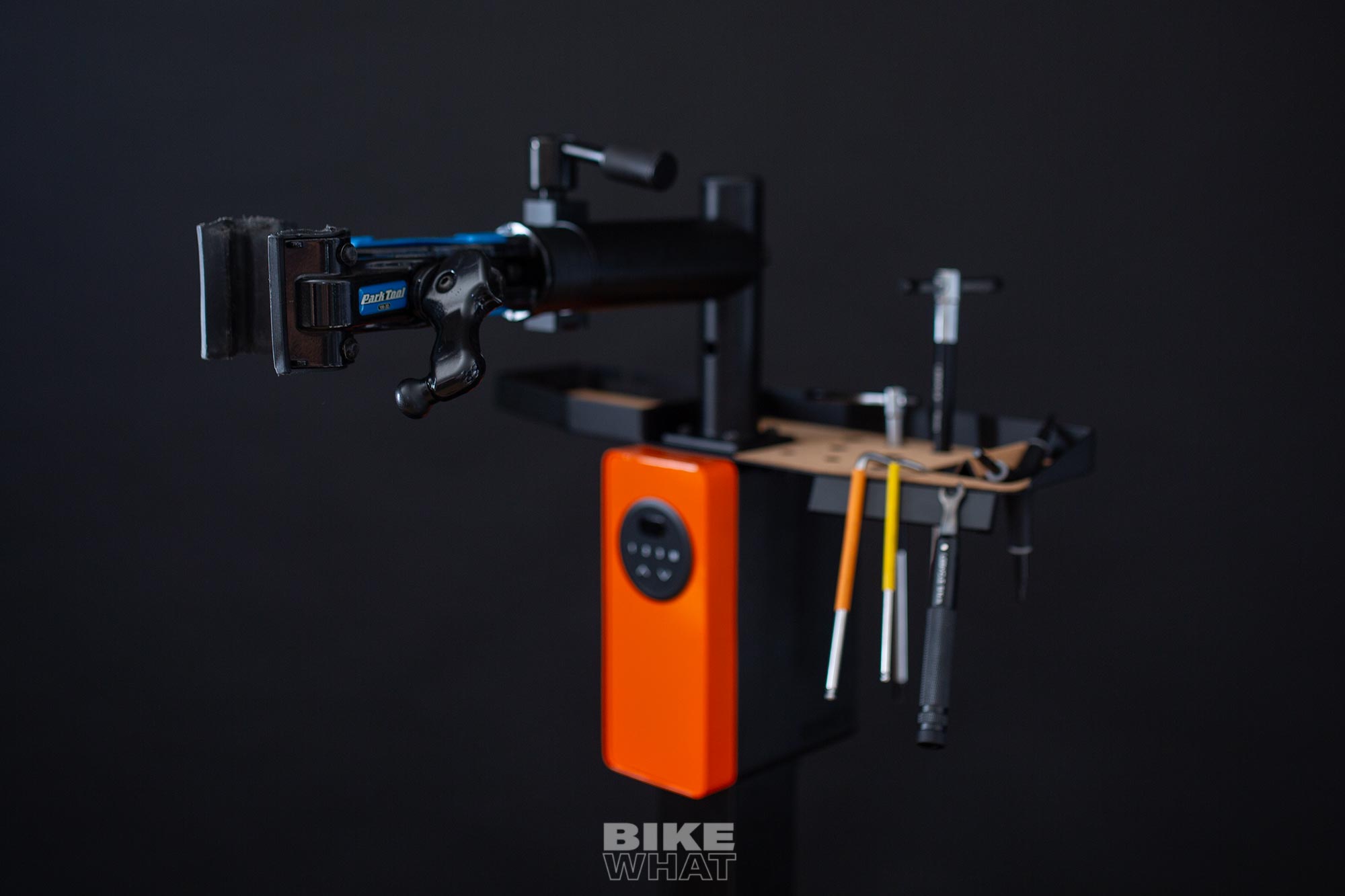 렘코 전동 바이크 리프트 리페어 스탠드 이미지 gear_remco_electric_bicycle_repair_stand_4